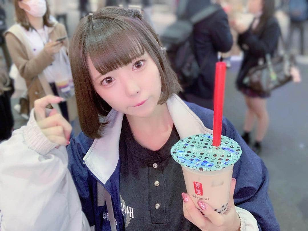 福山梨乃さんのインスタグラム写真 - (福山梨乃Instagram)「センター街の ど真ん中、🥤 . ハニーミルクティー Sサイズ 氷少なめ 甘さ普通 パールトッピング . #タピオカ巡り#タピオカ部#タピオカ飲み比べ#タピオカ中毒#タピ活#タピオカミルクティー  #タピオカ日記 #タピオカのある生活 #タピオカグラム #bobatea #bobamilktea#渋谷タピオカ#ゴンチャ#gongcha#貢茶#ごんちゃ#ハニミ#ハニーミルクティー#ブラックミルクティー#ナイロンジャケット#古着女子#渋谷センター街#shibuyacafe#スペイン坂#ボブアレンジ#ミルクティーカラー#ミルクティーグレージュ#グレージュ#透明感カラー#春カラー」4月16日 23時20分 - rinomaru_