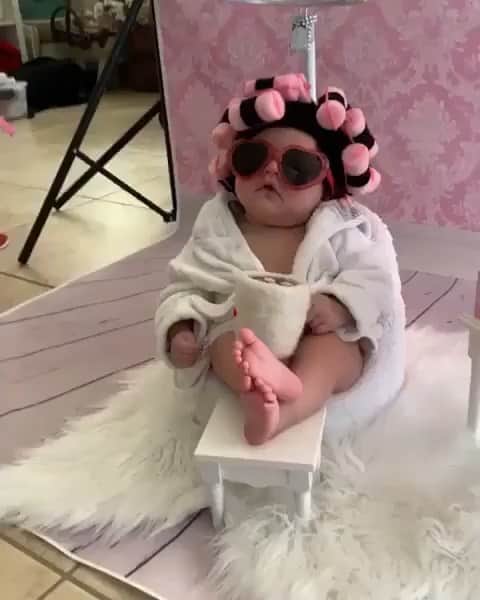 Fashion Climaxxのインスタグラム：「Today’s mood: exhausted but thriving lol  she’s adorable @marko god bless her 🥰」