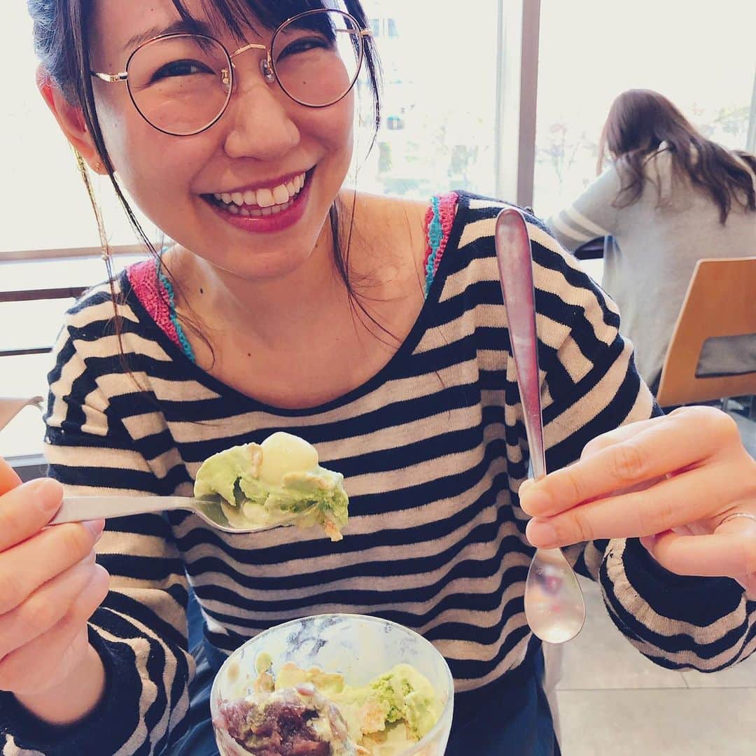 小泉エリさんのインスタグラム写真 - (小泉エリInstagram)「‪早希ちゃんがまだ東京で友達ができないのでまたお相手をしてあげました🥺‬ ‪今日、せっかくのパフェをずっとコーヒー用のスプーンで食べていました🍨‬ ‪｢食べにくいなー｣と思っていたみたいです･･･‬ ‪今日も世話の焼ける人妻でした😵‬」4月16日 23時31分 - eri_koizumi_0328