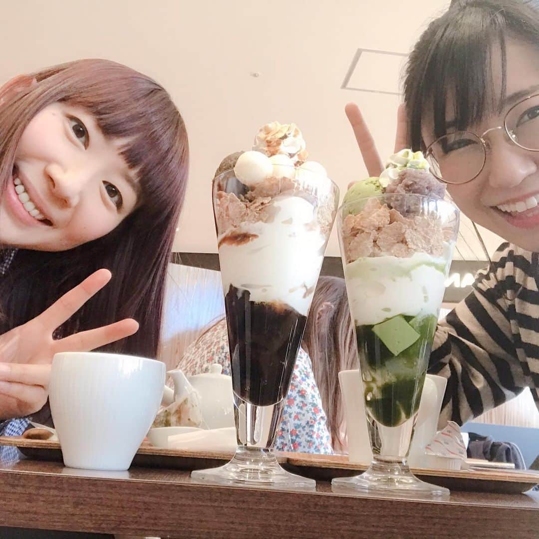 小泉エリのインスタグラム：「‪早希ちゃんがまだ東京で友達ができないのでまたお相手をしてあげました🥺‬ ‪今日、せっかくのパフェをずっとコーヒー用のスプーンで食べていました🍨‬ ‪｢食べにくいなー｣と思っていたみたいです･･･‬ ‪今日も世話の焼ける人妻でした😵‬」