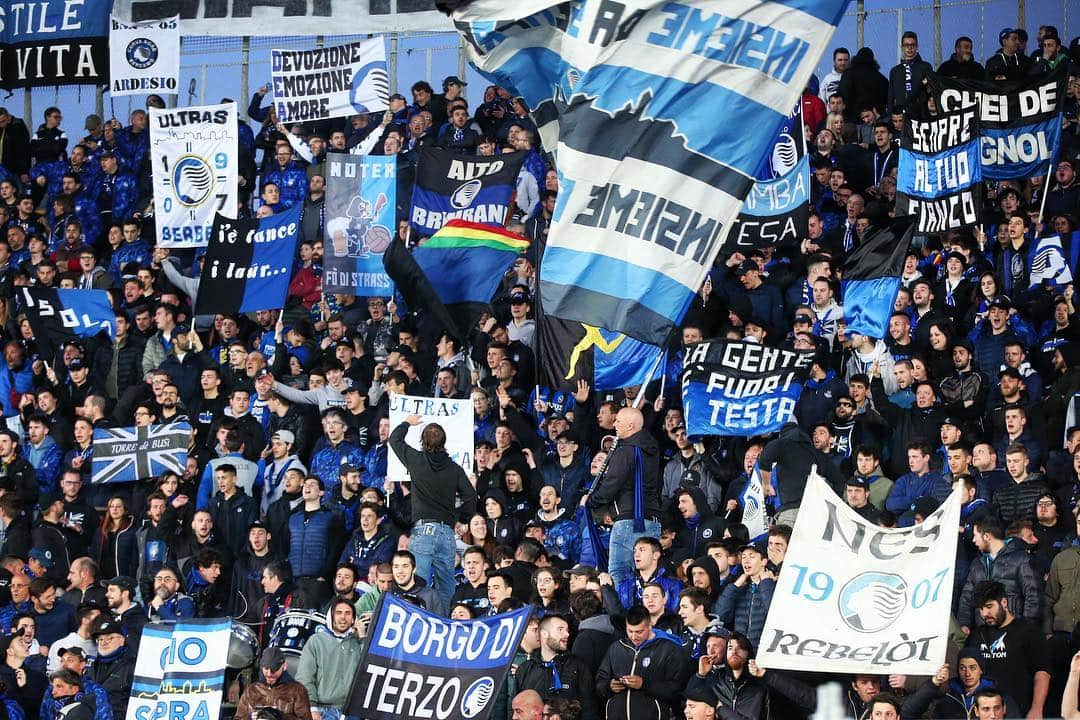 アタランタBCさんのインスタグラム写真 - (アタランタBCInstagram)「Ieri, oggi, sempre 🤝 Una delle nostre certezze 🙌 Grazie a tutti i nostri tifosi, avanti insieme! 🖤💙 ~ #GoAtalantaGo ⚫️🔵 #AtalantaEmpoli #Atalanta #Bergamo #fans #supporters #football #tifosi #calcio #forzaAtalanta」4月16日 23時31分 - atalantabc