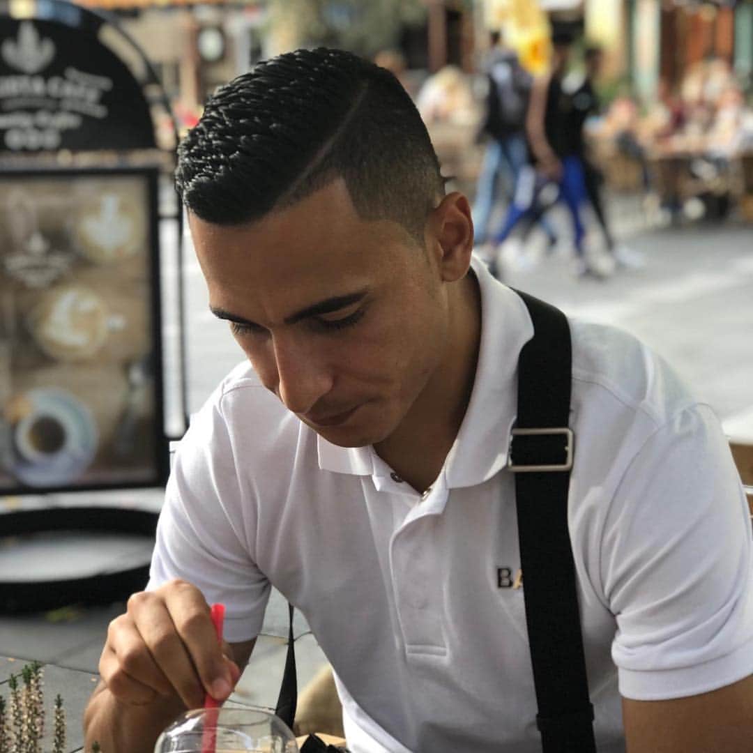 アンワル・エル・ガジのインスタグラム：「Enjoying my days off in Holland ☀️👌」