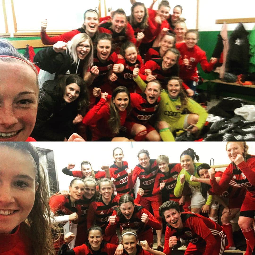 FCインゴルシュタット04さんのインスタグラム写真 - (FCインゴルシュタット04Instagram)「Doppelsieg für die #Schanzer Frauen 🖤❤️ Die 1. Mannschaft baut sogar den Vorsprung an der Spitze aus und nimmt ungeschlagen Kurs in Richtung Meisterschaft 🙌💪 Weiter so 👊🔥 @fcingolstadt04frauen 🤩⚫️🔴 #Schanzerinnen #Soccergirl #Spitzenreiter #frauenfussball」4月16日 23時42分 - dieschanzer