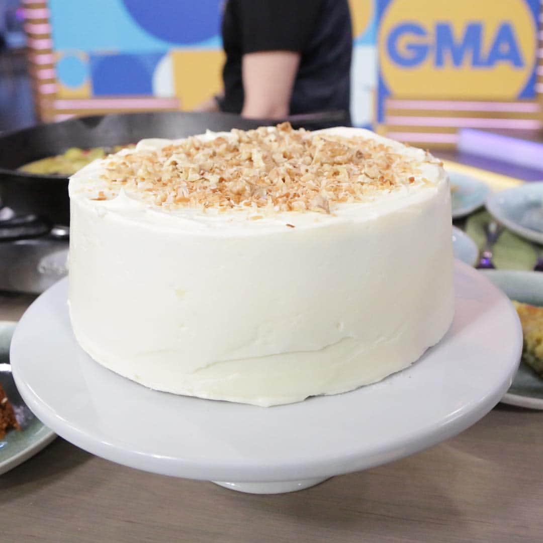 Good Morning Americaさんのインスタグラム写真 - (Good Morning AmericaInstagram)「Thanks @pollanfamilytable for showing @gstephanopoulos and @therealaliwentworth the ropes when it comes to “flexitarian” food! Link in bio for recipes to a delicious carrot cake (+ a rainbow frittata🌈).」4月16日 23時54分 - goodmorningamerica