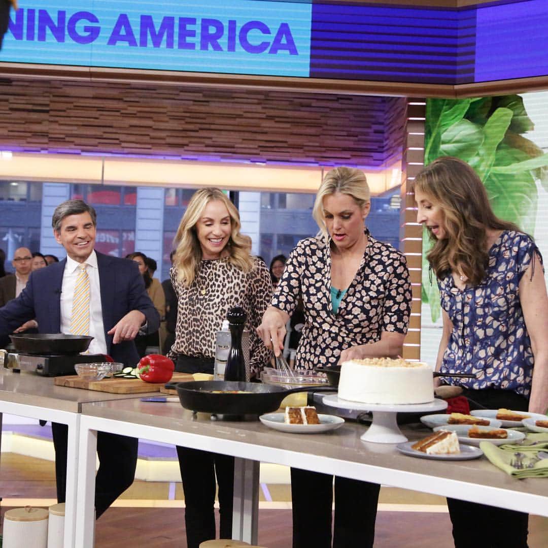 Good Morning Americaさんのインスタグラム写真 - (Good Morning AmericaInstagram)「Thanks @pollanfamilytable for showing @gstephanopoulos and @therealaliwentworth the ropes when it comes to “flexitarian” food! Link in bio for recipes to a delicious carrot cake (+ a rainbow frittata🌈).」4月16日 23時54分 - goodmorningamerica