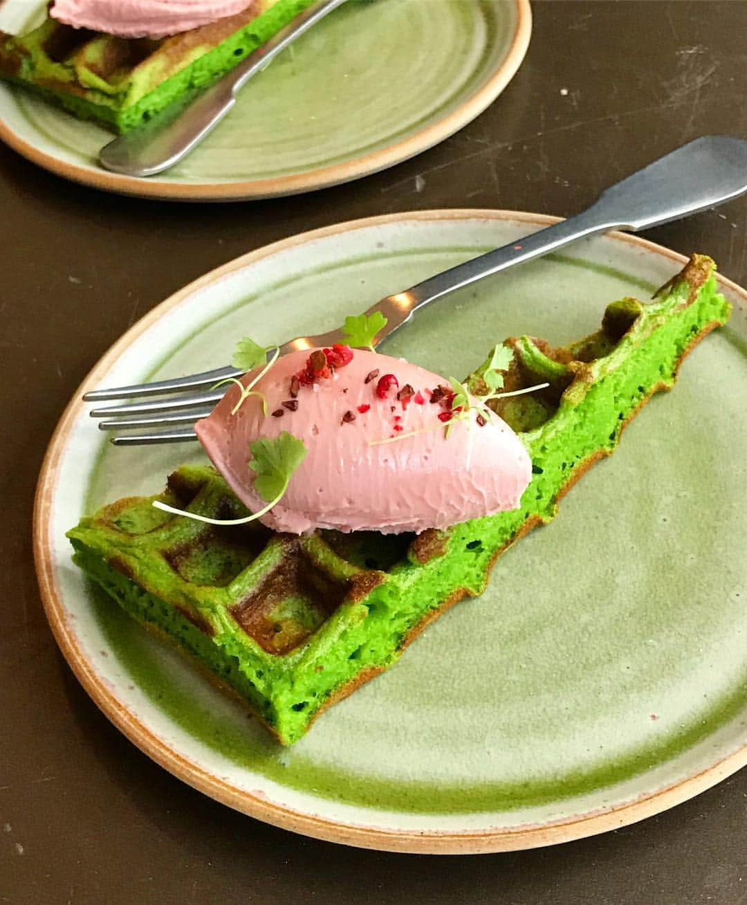 Li Tian の雑貨屋さんのインスタグラム写真 - (Li Tian の雑貨屋Instagram)「Chocolate with Foie Gras? Yes, you are not reading it wrongly. Taste this Ruby Chocolate Foie Gras Parfait on Kale & Chive Waffle by @plentyfullsg on the #Rubylicious Adventure that features 8 different items made with ruby chocolate! Tickets are already available for sale @foodxervicesinc website so don’t miss this rare opportunity to feel the spark 💖 • • #sgeats #singapore #local #best #delicious #food #igsg #sgig #chocolate #exploresingapore #eat #sgfoodies #gourmet #yummy #yum #sgfood #foodsg  #burpple #exploresingapore #beautifulcuisines #bonappetit #instagood #callebaut #rubychocolate」4月16日 23時51分 - dairyandcream