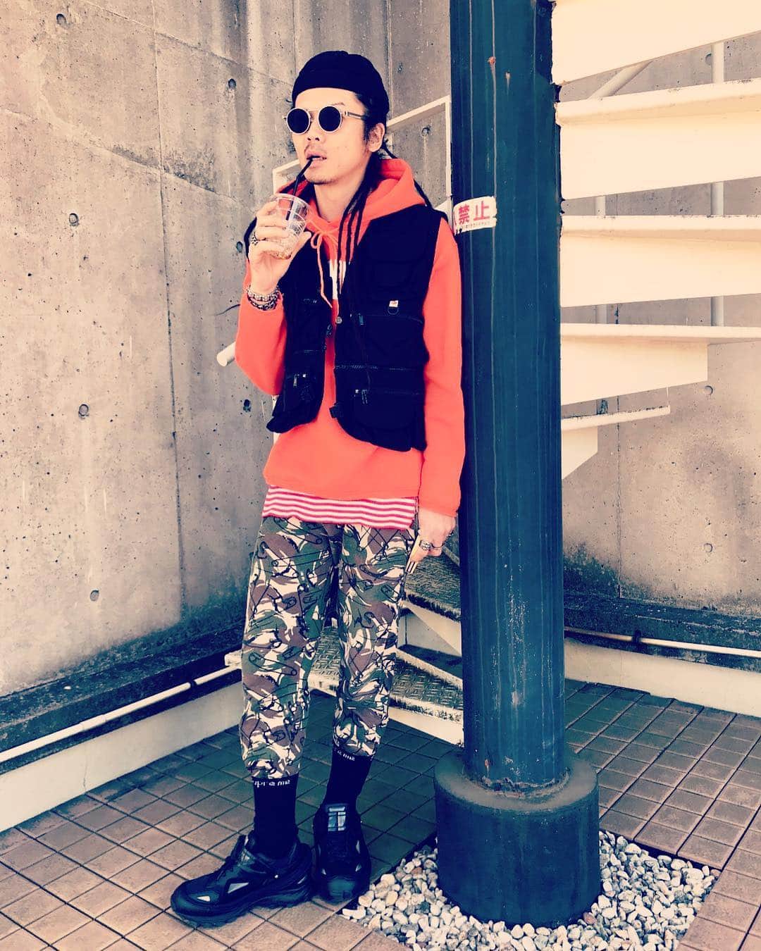 庄村聡泰のインスタグラム：「#ootd #outfit #betoncire  #supremejeanpaulgaultier  #columbiasportswear  #mountainresearch  #vlone #hystericglamour  #supreme  #adidasrafsimons」