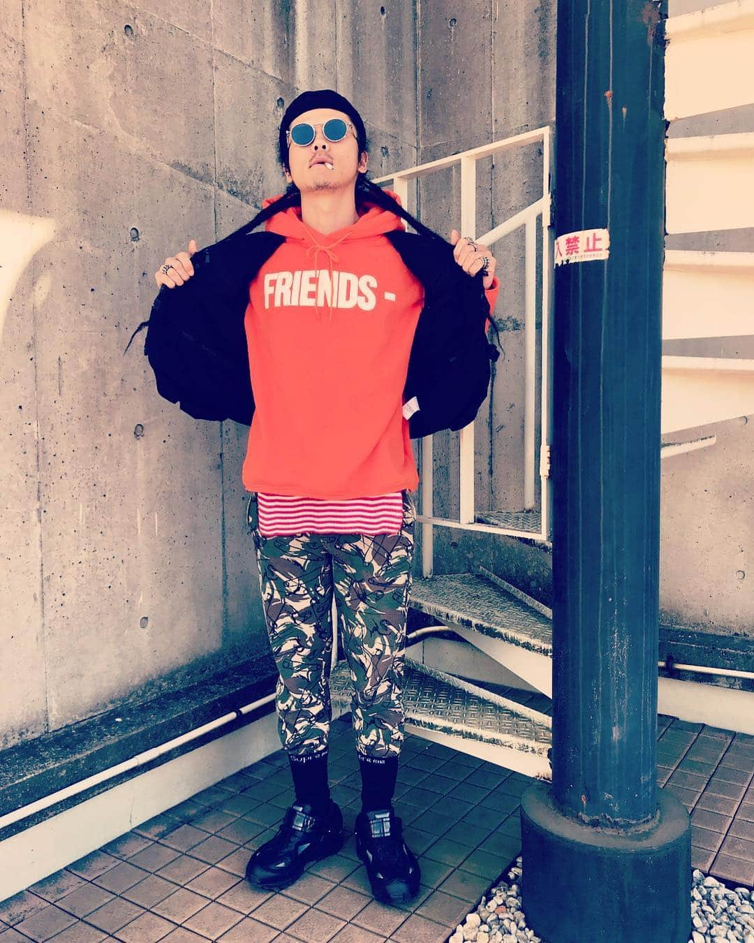 庄村聡泰さんのインスタグラム写真 - (庄村聡泰Instagram)「#ootd #outfit #betoncire  #supremejeanpaulgaultier  #columbiasportswear  #mountainresearch  #vlone #hystericglamour  #supreme  #adidasrafsimons」4月16日 23時58分 - shomurasatoyasu