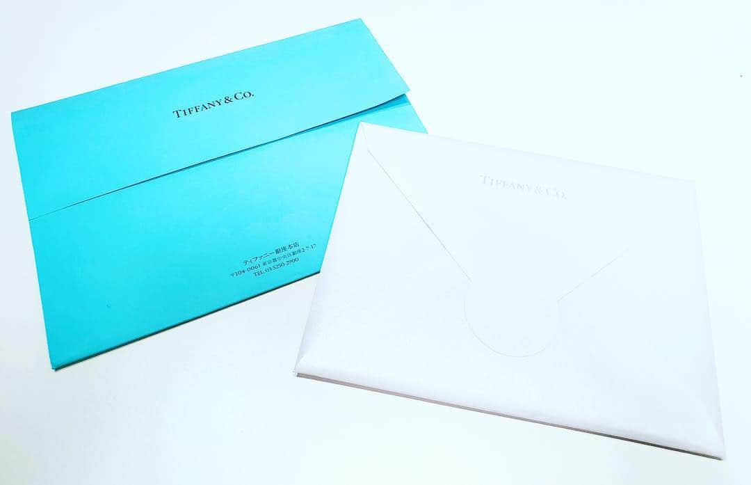 banvoxさんのインスタグラム写真 - (banvoxInstagram)「Thanks for taking time out of your day to wish me a happy birthday. I really appreciate your birthday wishes on my birthday. You and your wishes are so special to. Thanks Tiffany & Co.  Tifany本店の担当さんからバースデーカードが送られて来た🎉 すごいオシャレでかわいい❤️ ありがとうございます‼️ #tiffanyandco  @tiffanyandco  #jewelry #tiffany #tiffanyandco #diamond #diamonds #ring #diamondring #highjewelry」4月17日 0時03分 - banvox