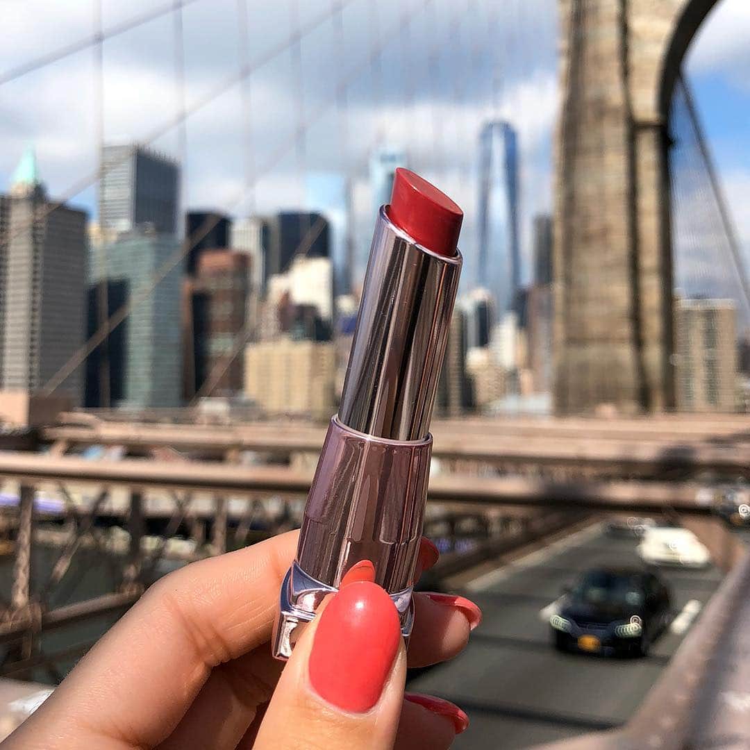 Maybelline New Yorkさんのインスタグラム写真 - (Maybelline New YorkInstagram)「Drop a 💄 below if this lippie is calling your name! Shown here: #shinecompulsion in ‘magenta affair’.」4月17日 0時10分 - maybelline