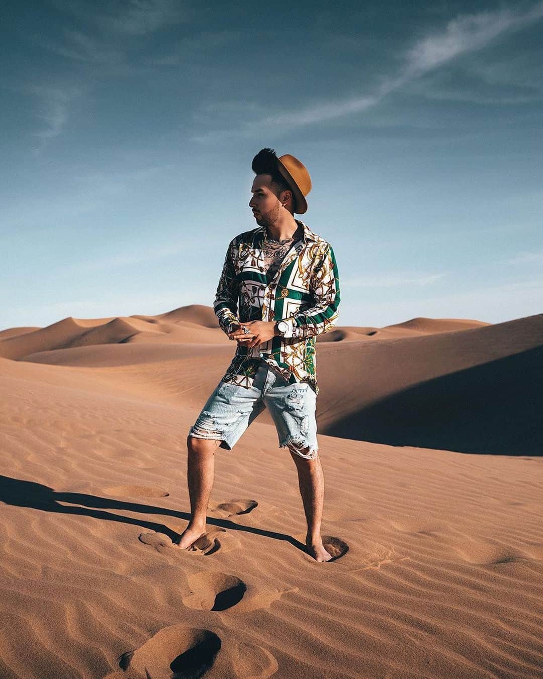 STYLE4GUYSのインスタグラム：「@FashionNovaMEN bringing in the desert vibes 🐪」