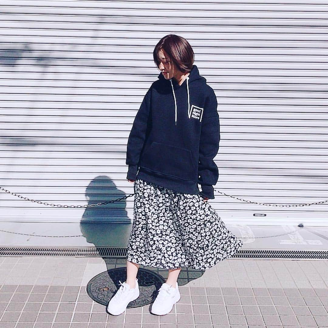 市川まさみさんのインスタグラム写真 - (市川まさみInstagram)「晴れた日の午後☀️ tops: goodnight5tore  skirt: beepsheepshamp  shoes: FILA  #beepsheepshamp #beeps #beep_ss  #goodnight5tore #ootdjapan #fila #japanesegirl #black #white #casual #streetfashion」4月17日 0時32分 - ichii710