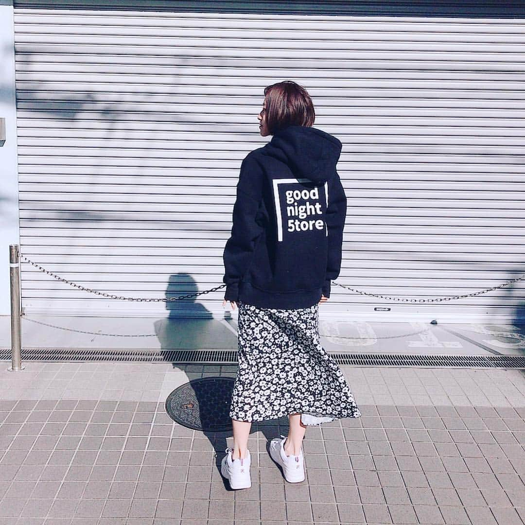 市川まさみさんのインスタグラム写真 - (市川まさみInstagram)「晴れた日の午後☀️ tops: goodnight5tore  skirt: beepsheepshamp  shoes: FILA  #beepsheepshamp #beeps #beep_ss  #goodnight5tore #ootdjapan #fila #japanesegirl #black #white #casual #streetfashion」4月17日 0時32分 - ichii710