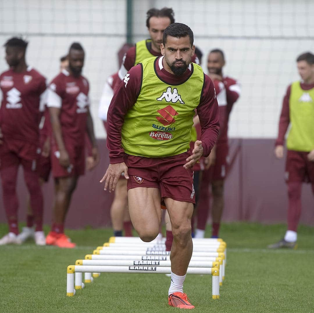 トリノFCさんのインスタグラム写真 - (トリノFCInstagram)「Back to work ⚽️💪🏼 _________________________ #SFT #football #training #torino #practice」4月17日 0時32分 - torinofc1906