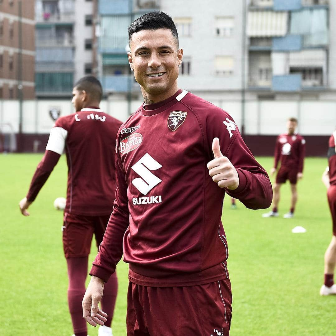 トリノFCさんのインスタグラム写真 - (トリノFCInstagram)「Back to work ⚽️💪🏼 _________________________ #SFT #football #training #torino #practice」4月17日 0時32分 - torinofc1906