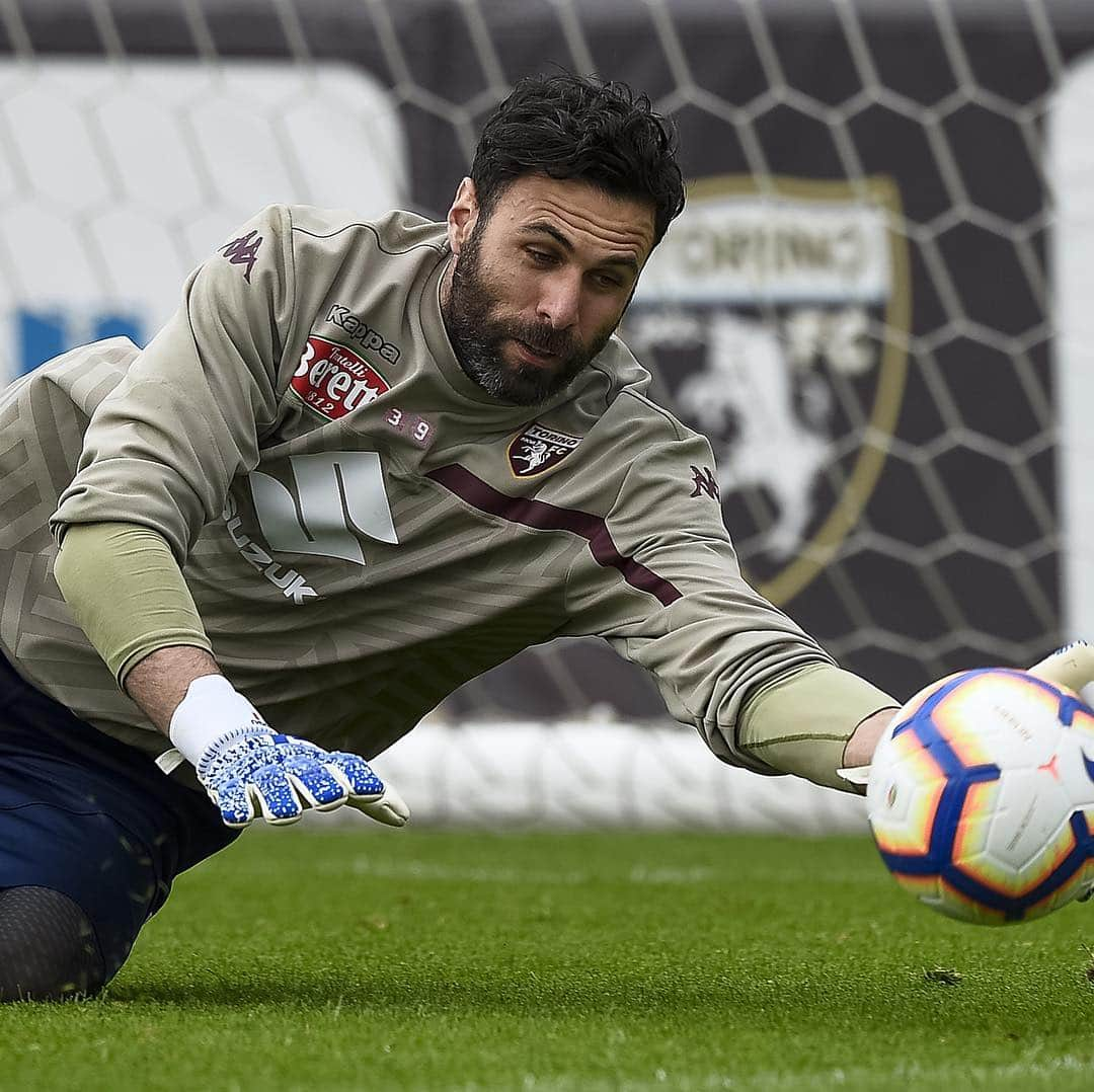 トリノFCさんのインスタグラム写真 - (トリノFCInstagram)「Back to work ⚽️💪🏼 _________________________ #SFT #football #training #torino #practice」4月17日 0時32分 - torinofc1906