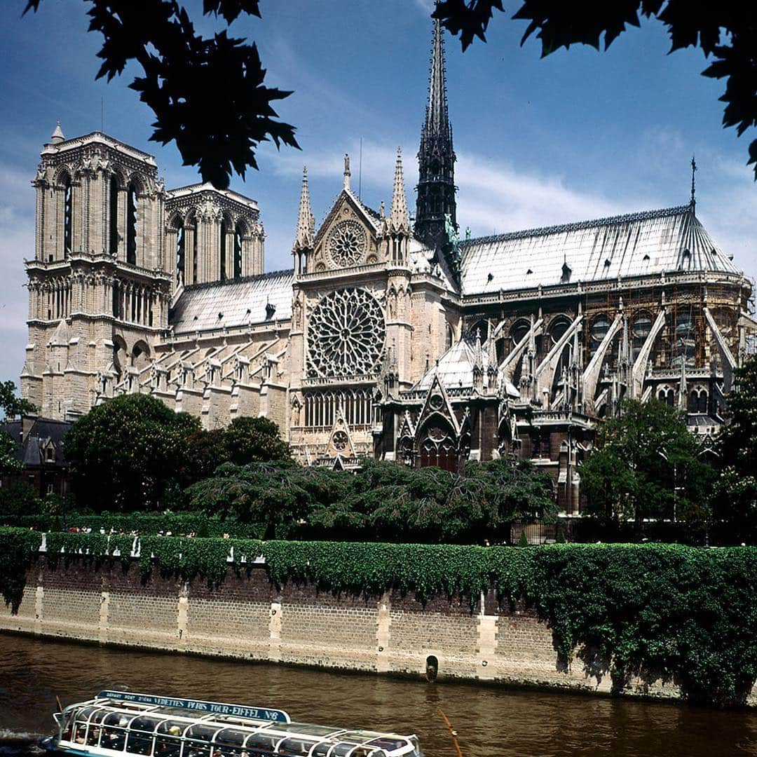 lifeさんのインスタグラム写真 - (lifeInstagram)「A series of images of the Notre Dame in Paris made by the great LIFE photographer Bill Ray in 1970. (Bill Ray—The LIFE Picture Collection/Getty Images) #NotreDame #Paris」4月17日 0時32分 - life