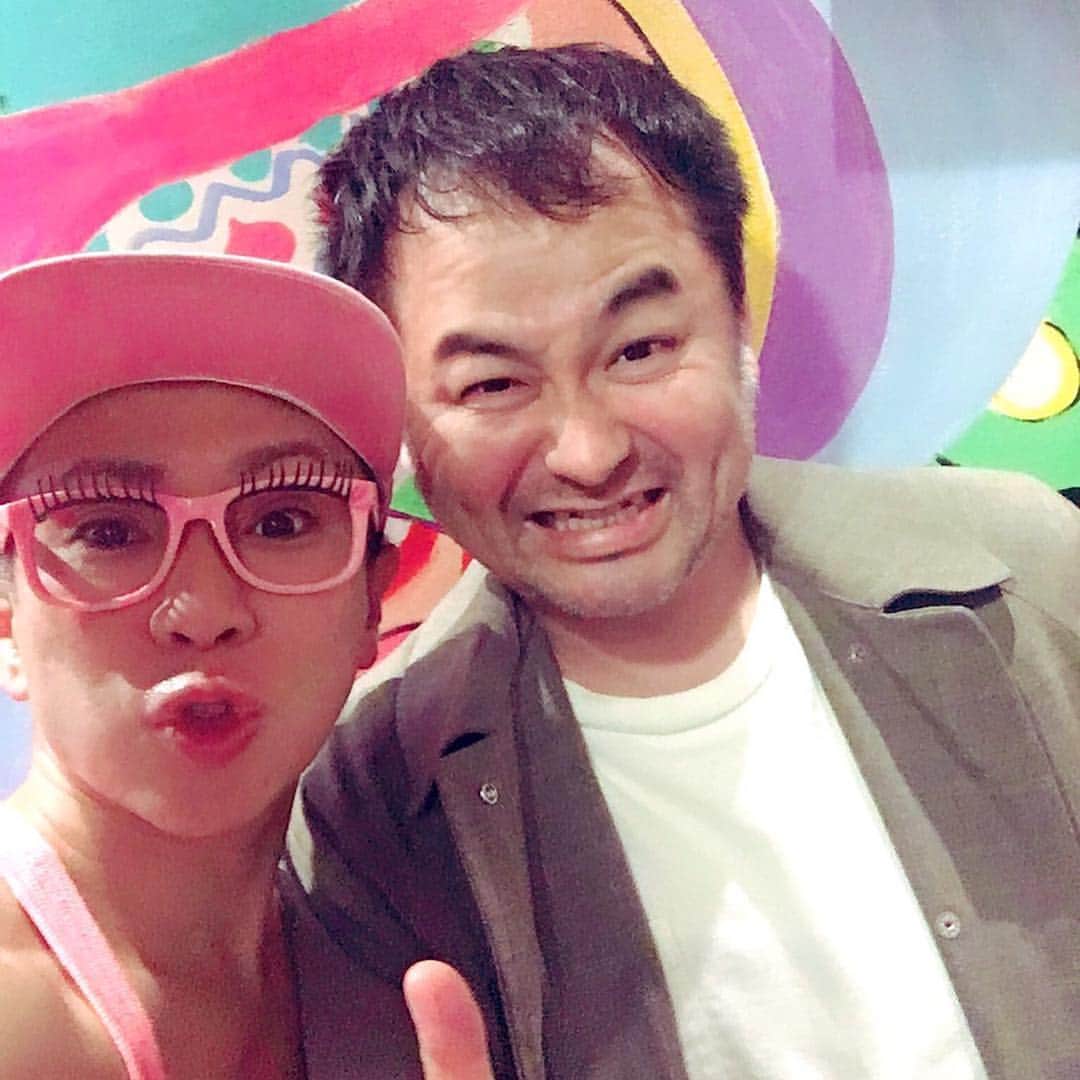 向山毅のインスタグラム：「久しぶりのももまる。相変わらずのももちゃん。SOLIDEMOのボードは以前掲げてくれている。ありがとう、そして一周年おめでとう！ #ももまる #ももちゃん #東京一周年」