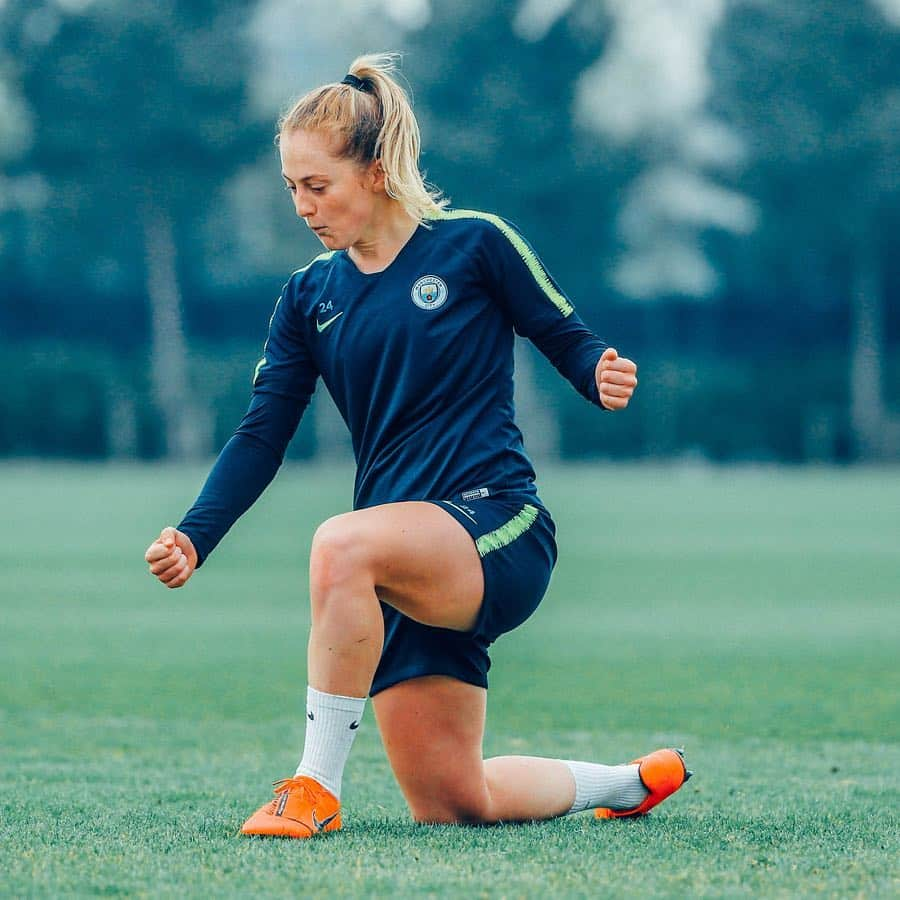 マンチェスター・シティFCさんのインスタグラム写真 - (マンチェスター・シティFCInstagram)「The final stretch 🏃‍♀️ 👊 #mancity」4月17日 0時44分 - mancity