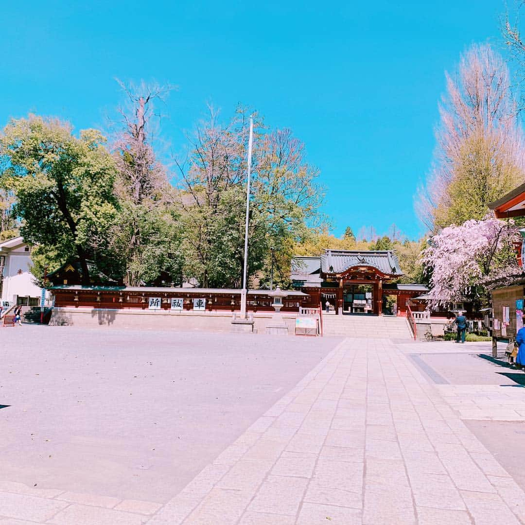 木本夕貴さんのインスタグラム写真 - (木本夕貴Instagram)「秩父神社⛩ 秩父三社のひとつ⛩ 2100年もの歴史のある秩父を守ってる神社なんだって⛩ 権現造りってゆう色鮮やかな社殿の彫刻がみどころで、 とっても綺麗だった💕 中に武甲山のお水の小川があって、そこにある木もとっても綺麗でした🌈  #秩父神社」4月17日 0時50分 - yuuki___kimoto