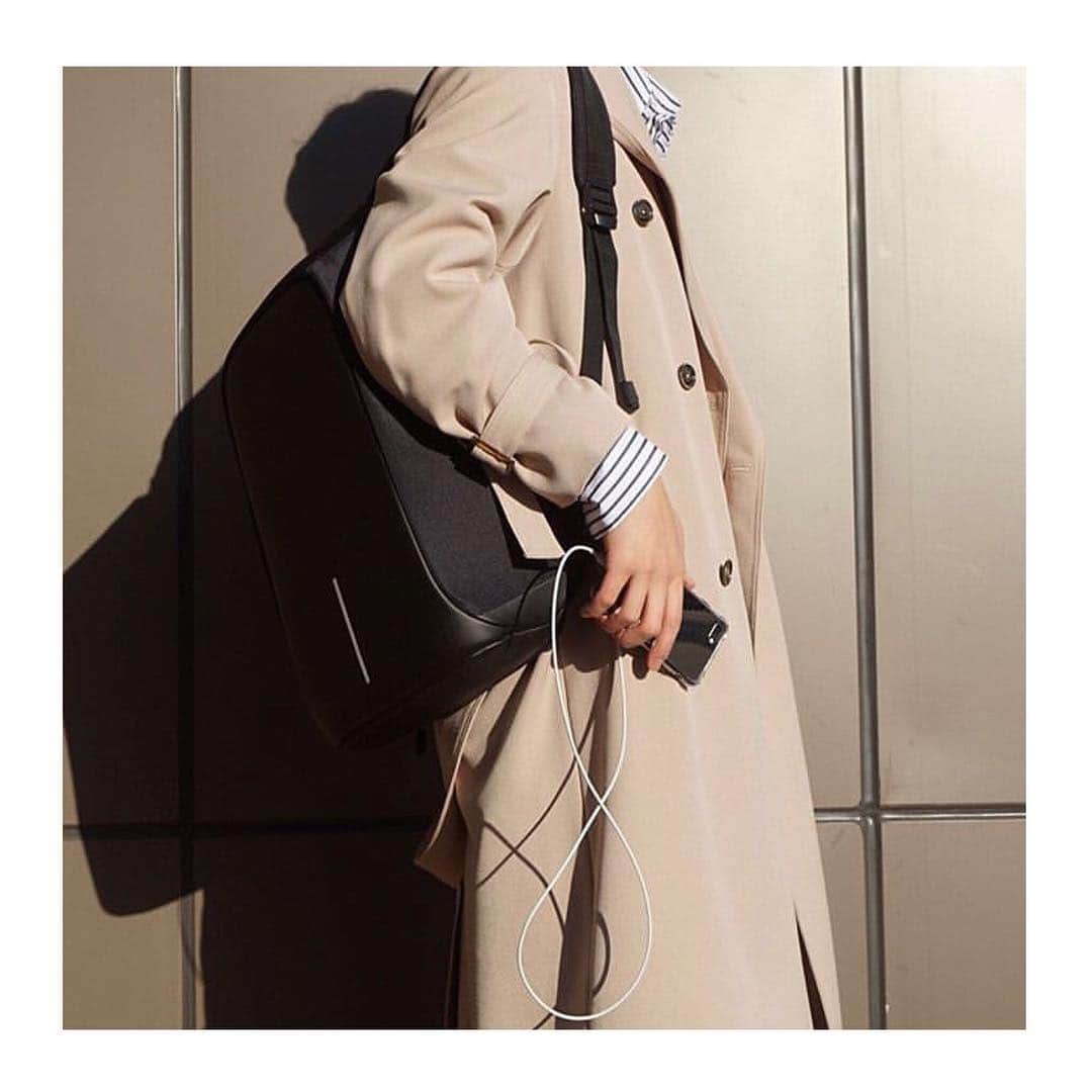 XD Designさんのインスタグラム写真 - (XD DesignInstagram)「A true classic in our Bobby collection: the Bobby Original Anti-Theft backpack! 🎒Visit our webshop for more info at www.xd-design.com ✌️ • • • 📸 by @norutagram #xddesign #bobbybackpack #xddesignbobby #antitheftbackpack #antitheftbag #igers #ig_daily #instatravel #usbbag #travellifestyle #keepexploring #travelgear #passportlife #photooftheday #gotyourback #thetraveltag #modernnomad #digitalnomad #doyoutravel #explorer #travelinspo #travelbackpack #antitheft #instatravel #adventurelife #packandgo #globetrotter #commuters」4月17日 0時53分 - xddesign