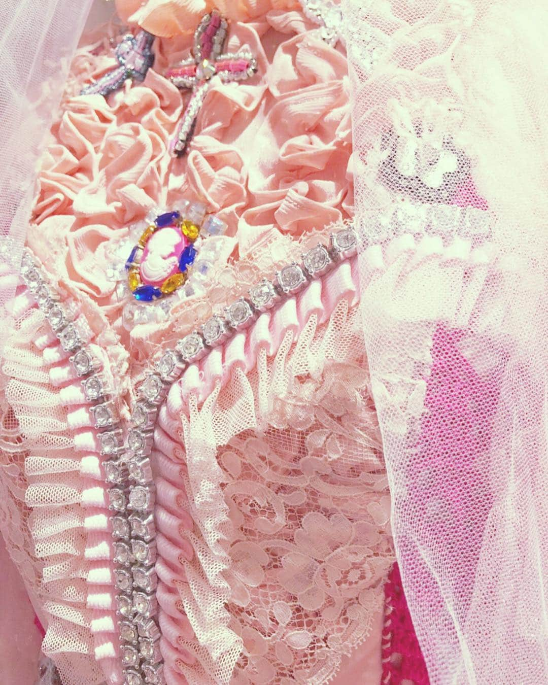 東佳苗さんのインスタグラム写真 - (東佳苗Instagram)「21 century girl ×rurumu costume exhibition seiko omori detail♡ #21centurygirlrurumucostumeexhibition #rurumu #大森靖子」4月17日 0時59分 - usagi_kanae