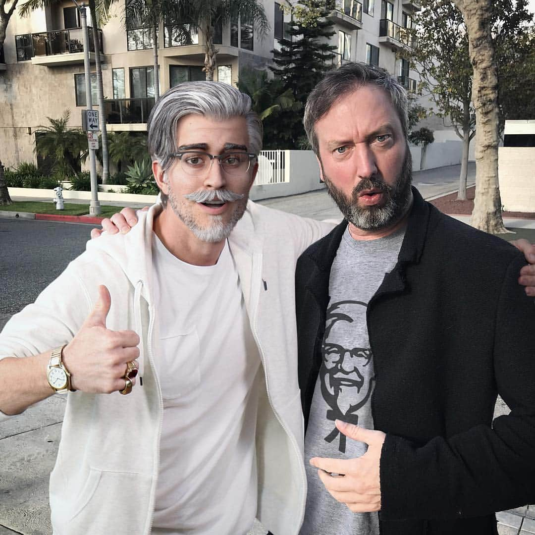 ケンタッキーフライドチキンさんのインスタグラム写真 - (ケンタッキーフライドチキンInstagram)「#latergram Yo! I’m with Tom Green! Like what?! Life is amazing. This guy is hilarious. So cool to meet him. We were just going back and forth making jokes for a while, cracking each other up. Laughter is so important. I always seek out laughter and feel like it’s so invaluable in almost every situation. Laughter is a huge part of the #secretrecipeforsuccess.  #blessed #friedchicken #advice #success #entrepreneur #behindthecurtain #keys #respect #inspiration #positive #positivethoughts #artistatwork #comedian #funny #celebsighting #fan」4月17日 0時59分 - kfc