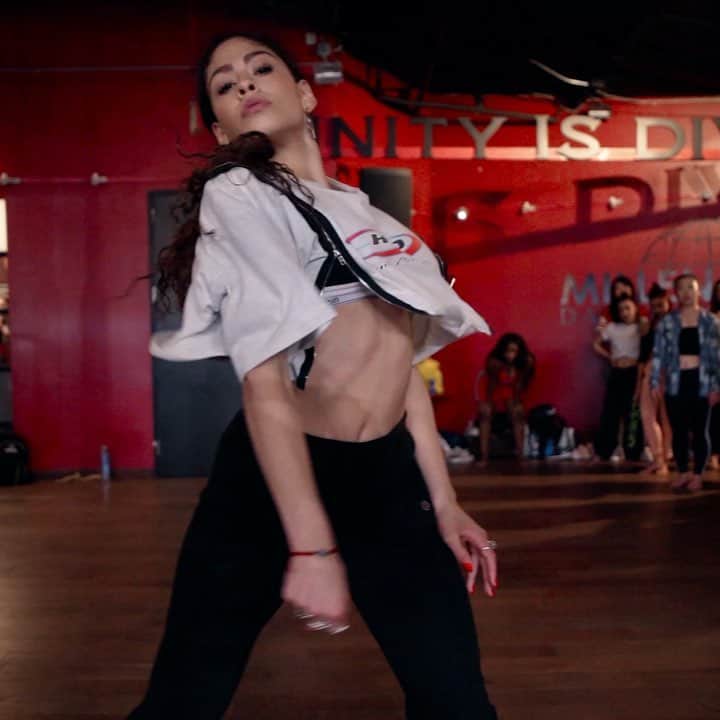 Nika Kljunのインスタグラム：「HOT, SEXY, ARTISTIC, TECHNICAL, GROOVY... @nataly__santiago has it all! 👏🏼💃🏼👏🏼🔥 In my opinion she is currently one of the best dancers in Los Angeles. Get into her! . Posted the second and third part only but check her beginning in the full “Bad Guy” class video - link in bio 📍📺 . #nikakljunchoreography 🙋🏼‍♀️ 📷 @robfish_inc 📍 @mdcdance 🎧 @wherearetheavocados #badguy . #oneofthebest #artistico #artistica #artisticmoods #billieeilish #nikakljun #hotandsexy #technique #dancetechnique #thisgirl #loveher❤️」
