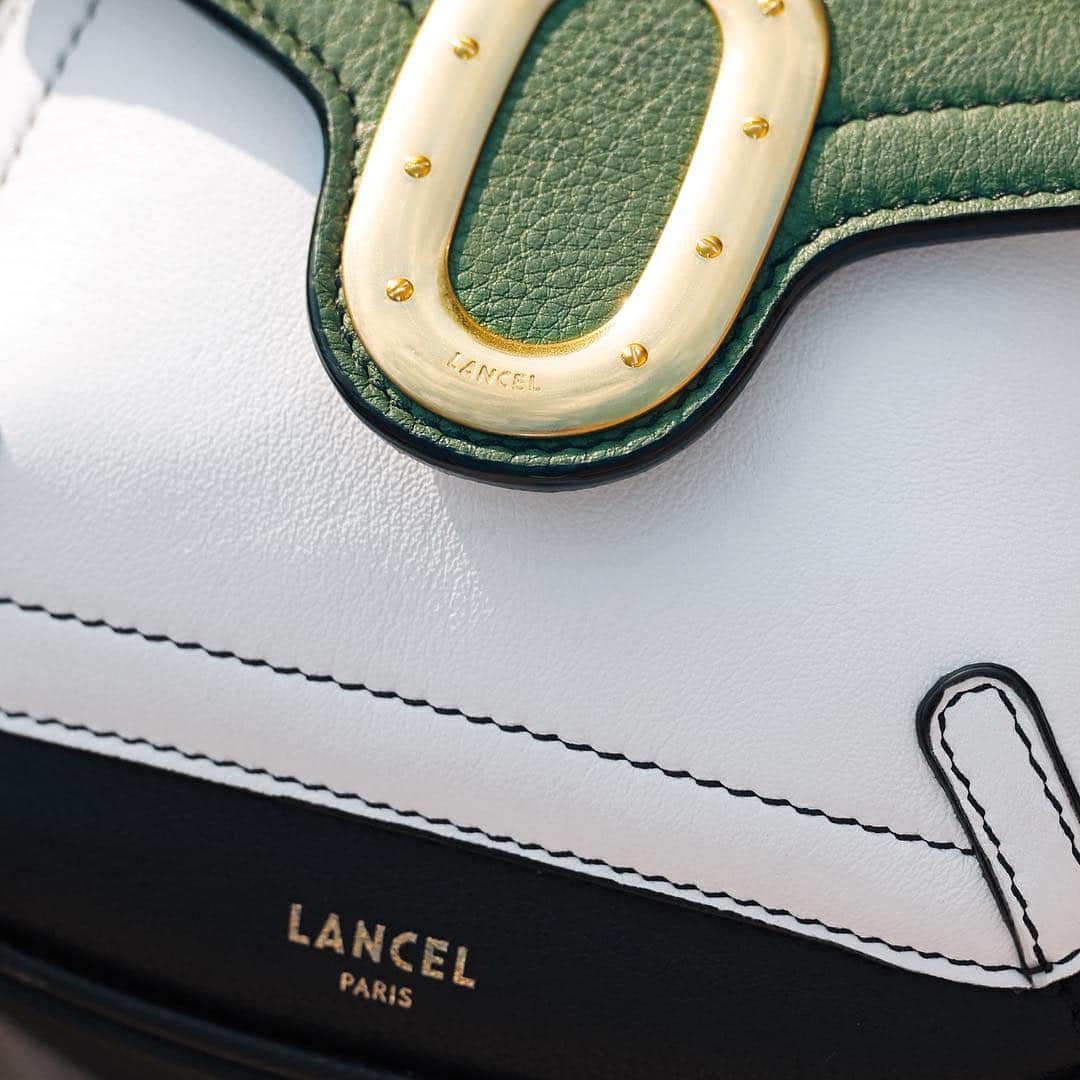 のインスタグラム：「Un instant de perfection… The ultimate detail. #RomanebyLancel #BeautyAndDesign #Detail #Lancel」