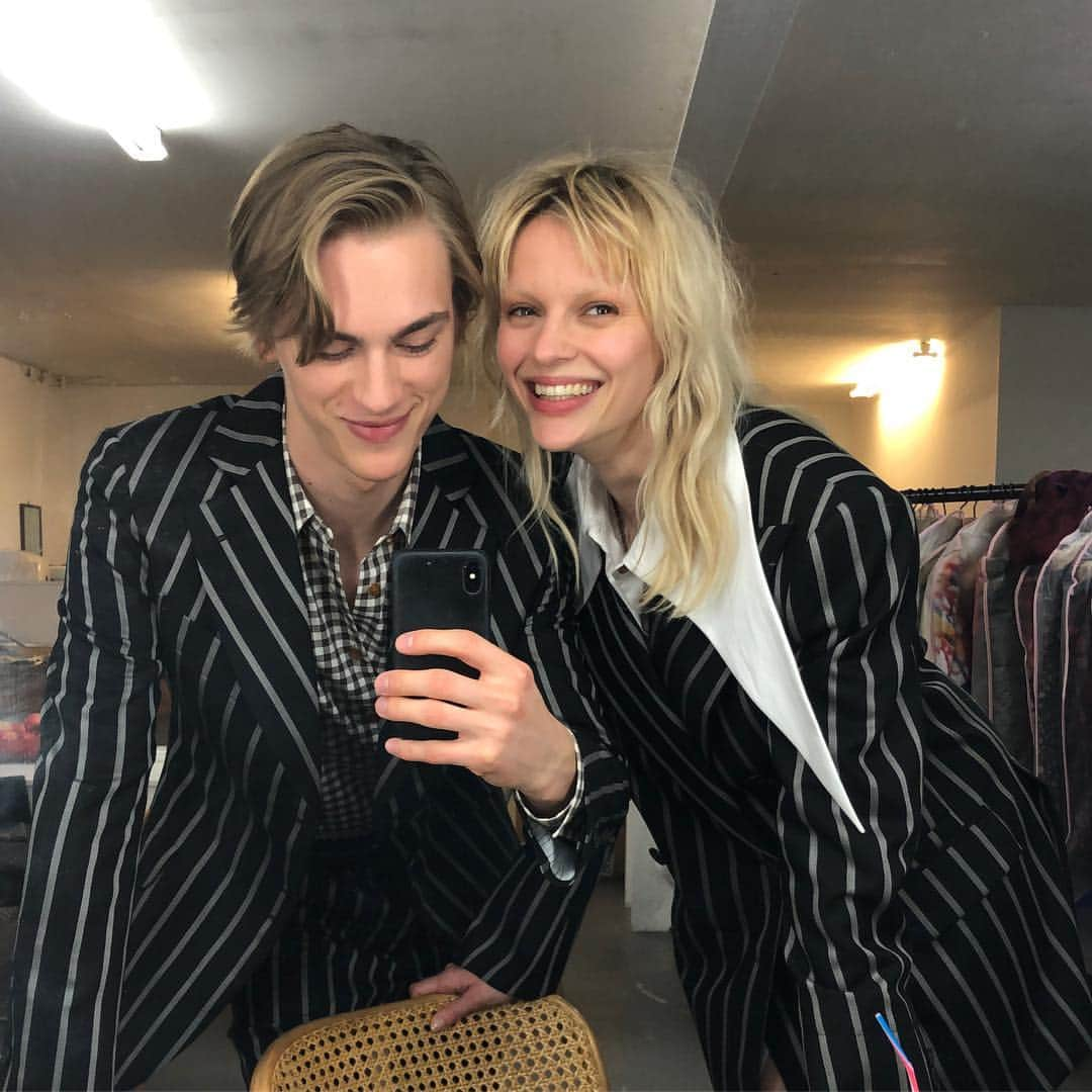 ドミニク・サドクさんのインスタグラム写真 - (ドミニク・サドクInstagram)「found another sibling on set! shooting with Ann today 🤗🙃🙃」4月17日 1時24分 - dominiksadoch