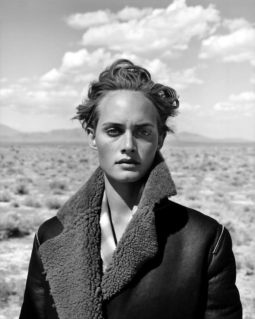 ピーター・リンドバーグさんのインスタグラム写真 - (ピーター・リンドバーグInstagram)「Tonne Goodman's book, entitled 'Point of View' and published by Abrams, comes out today - [Pictured: Amber Valletta, Alamo, Nevada, 1994] #TonneGoodman #PointOfView #LindberghStories #fromthevault #AmberValletta #HarpersBazaar」4月17日 1時42分 - therealpeterlindbergh