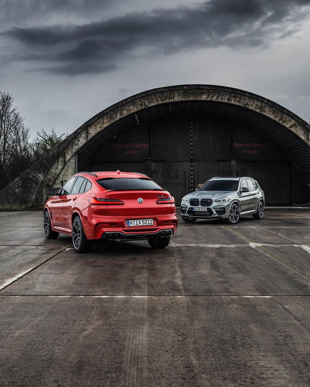 BMWのインスタグラム：「The two newcomers, the first-ever BMW X3 M and the BMW X4 M are set in scene at the @BMWDrivingexperience. To find out more, check out the latest Instagram Story. #BMW #X3M #X4M @svenmeschner __ BMW X3 M and X4 M: Fuel consumption in l/100 km (combined): 10.5. CO2 emissions in g/km (combined): 239. The values of fuel consumptions, CO2 emissions and energy consumptions shown were determined according to the European Regulation (EC) 715/2007 in the version applicable at the time of type approval. The figures refer to a vehicle with basic configuration in Germany and the range shown considers optional equipment and the different size of wheels and tires available on the selected model. The values of the vehicles are already based on the new WLTP regulation and are translated back into NEDC-equivalent values in order to ensure the comparison between the vehicles. [With respect to these vehicles, for vehicle related taxes or other duties based (at least inter alia) on CO2-emissions the CO2 values may differ to the values stated here.] The CO2 efficiency specifications are determined according to Directive 1999/94/EC and the European Regulation in its current version applicable. The values shown are based on the fuel consumption, CO2 values and energy consumptions according to the NEDC cycle for the classification. For further information about the official fuel consumption and the specific CO2 emission of new passenger cars can be taken out of the „handbook of fuel consumption, the CO2 emission and power consumption of new passenger cars“, which is available at all selling points and at https://www.dat.de/angebote/verlagsprodukte/leitfaden-kraftstoffverbrauch.html.」