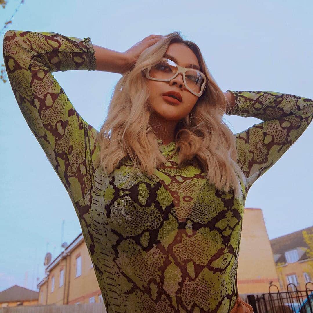 Public Desireさんのインスタグラム写真 - (Public DesireInstagram)「MEGA BABE @lalalaclaire flauntin'some next level BOUJEE vibes🐍🔥 Shop Green Snake Print Mesh Bodysuit £19.99 plus 99p Next Day Delivery for all our UK honeys💸 #lookofthebae #pdbae Tap to shop ☝」4月17日 1時56分 - publicdesire