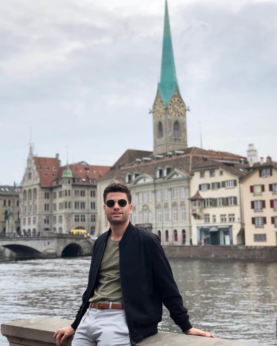 ハビエル・ラジャのインスタグラム：「On time, Swiss time 😉🇨🇭」