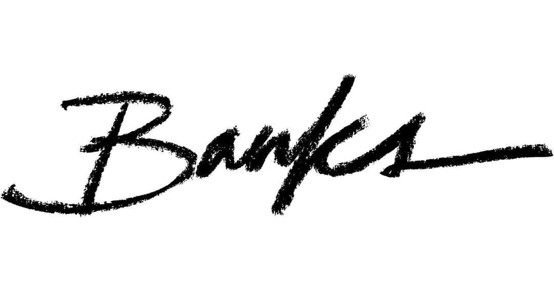 バンクスさんのインスタグラム写真 - (バンクスInstagram)「I want to thank you all so much for your support as I get ready to share some exciting news. Let’s all gather in the Official BANKS Fan Group. I would love for you to share your stories, tour photos, fan art, and favorite memories before writing this new chapter. Love you all, see you soon 🖤 Link in bio.」4月17日 2時30分 - hernameisbanks