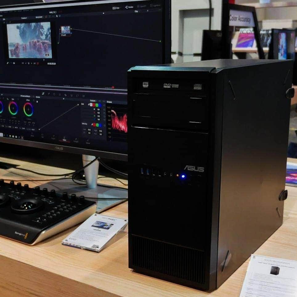 ASUSさんのインスタグラム写真 - (ASUSInstagram)「#ASUS professional-grade workstations were flexing their muscle at the  NAB show in Las Vegas last week.  Looking, good guys!  #ASUSworkstation #NABshow」4月17日 12時02分 - asus