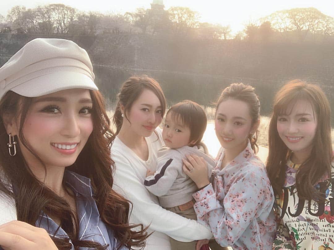 のインスタグラム：「#お花見 のときの🌸 #osakacastle #大阪城 #大阪城お花見 #男の子ママ」