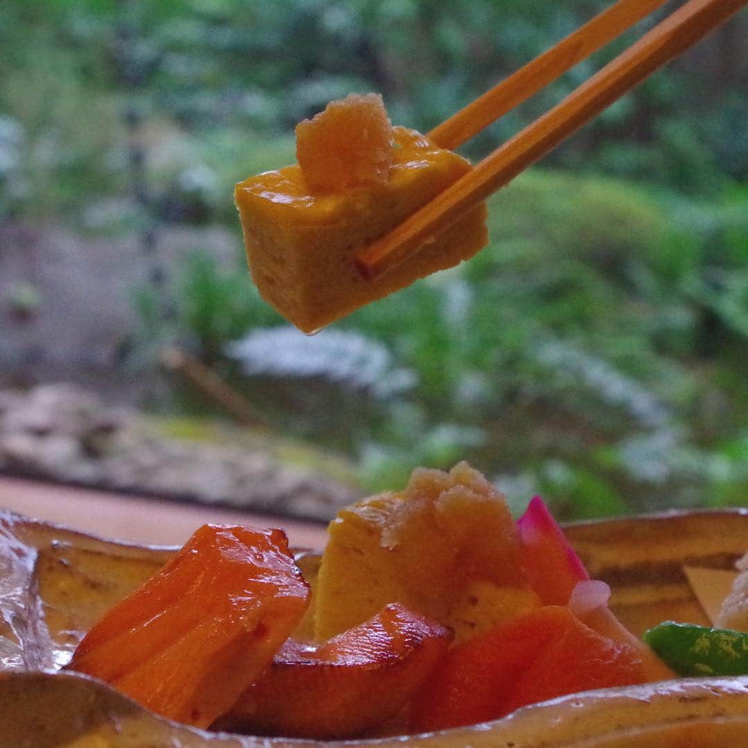 ロイヤルパークホテルさんのインスタグラム写真 - (ロイヤルパークホテルInstagram)「＼日本料理 源氏香「サンキューランチ&ディナー」／ 30年のご愛顧に感謝の気持ちを込めて、お得なメニューをご用意いたしました！ランチは、会席料理をぎゅっと詰め込んだような贅沢な御膳に仕上げました。日本料理ならではの美しい盛付けが魅力のディナーコースは、お二人様でお楽しみいただけます。月ごとに季節の食材を使用しておりますので、そちらにもご注目ください♪ ＼Japanese Restaurant Genjikoh "Thank you Lunch & Dinner"／ We've prepared a special menu to show our thanks for the past 30 years. For lunch, guests can enjoy a feast of bitesize delicacies. Or try our dinner course, featuring a variety of beautiful Japanese cuisine for two. All our dishes use fresh seasonal ingredients each month, so make sure to stop by♪ #ロイヤルパークホテル #ロイヤルパーク #ホテル #水天宮 #人形町 #日本橋 #粋な街の意気なおもてなし #東京ランチ #東京グルメ #日本料理 #源氏香 #30周年 #ありがとう #たべすたぐらむ #御膳 #会席 #お得 #royalparkhotel #royalpark #hotel #ChicTokyoStay #nihonbashi #tokyo #tokyotrip #tokyotravel #japanesefood #genjikoh #30th #tokyolunch #tokyodinner」4月17日 12時04分 - royalparkhotel.tokyo
