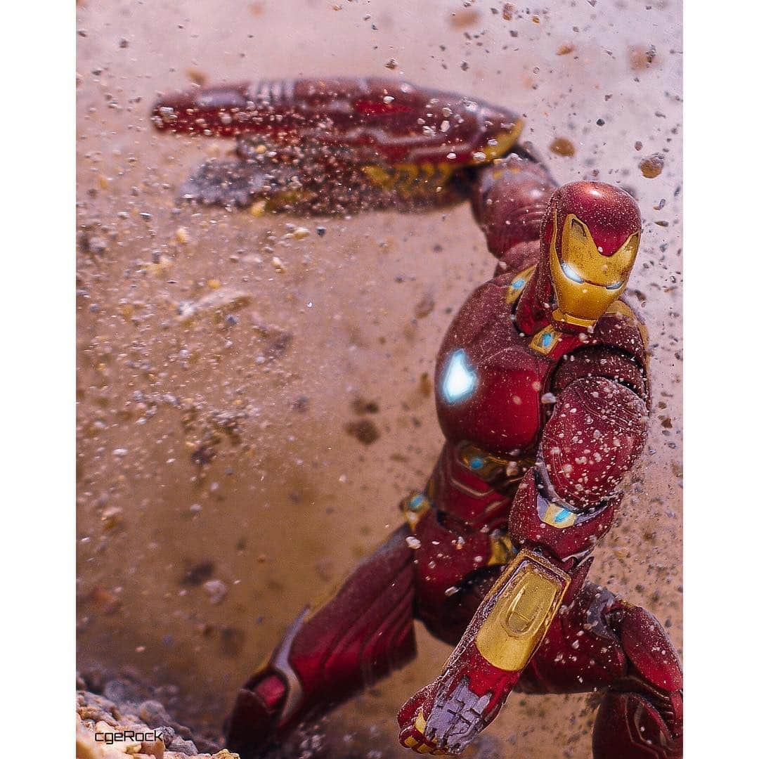 9GAGさんのインスタグラム写真 - (9GAGInstagram)「Avengers action figures in action 📸 @cgerock - #avengers #endgame #photography #9gag」4月17日 12時13分 - 9gag