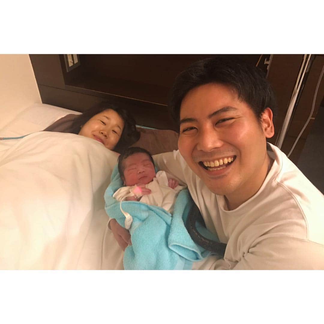 のインスタグラム：「. 【ご報告】  4月16日（火） 21時48分 3406gの男の子が無事に産まれましたことをご報告させて頂きます！🙌🙌㊗️ 子宮口がなかなか開かず帝王切開になりましたが、母子ともに健康で、立会いもでき、幸せを噛み締めています！😊✨ 初めて生で手術見たけど、貧血起こさなくて良かった！（過去に軽い出血や採血で貧血になってたもんで…笑💉） 貴重な経験！産まれてくる瞬間もばっちり目に焼き付けました！👶✨ さきちゃんも頑張ってくれて本当にありがとう！！😭😭」