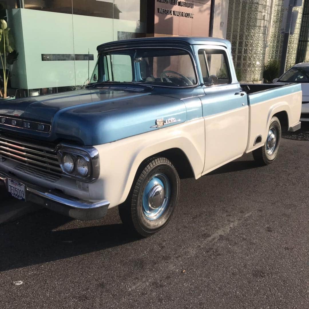ストーン・コールド・スティーブ・オースチンのインスタグラム：「Spotted this beautiful 1959 F100 on the Mean Streets. Damn near got clipped by a smart car and a dude on a Bird who were both texting... As a Global Icon And National Treasure, my advice is you must always KEEP YOU HEAD ON A SWIVEL! #headonaswivel #GIANT #f100  @ctfletchersautoaddicts」