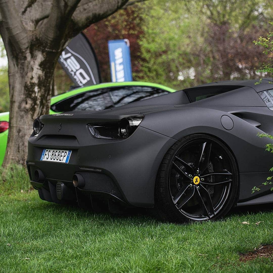 CarsWithoutLimitsさんのインスタグラム写真 - (CarsWithoutLimitsInstagram)「Matte Black 488 GTB Photo @srs_swissrichstreets  #CarsWithoutLimits #Toronto #488gtb」4月17日 12時29分 - carswithoutlimits
