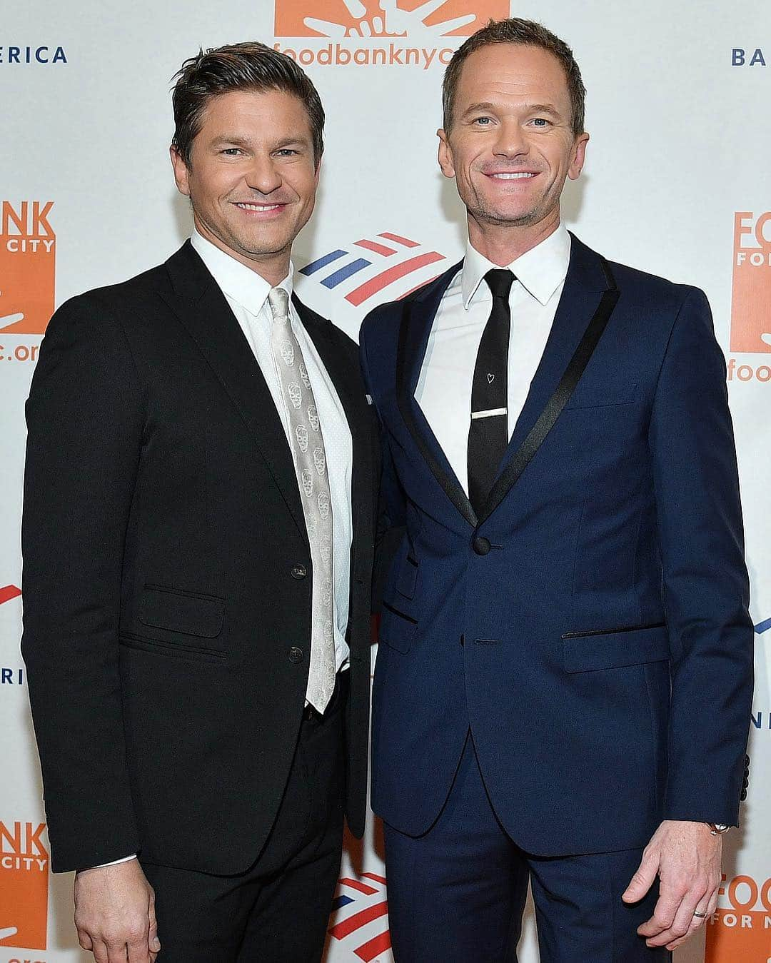 Just Jaredさんのインスタグラム写真 - (Just JaredInstagram)「@nph & @dbelicious step out for @foodbank4nyc’s Can-Do Awards! #NeilPatrickHarris #DavidBurtka Photo: Getty」4月17日 12時32分 - justjared