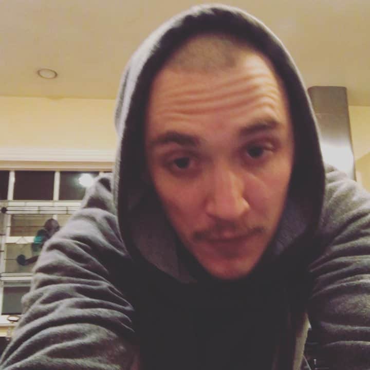 カイル・ガルナーのインスタグラム：「When you do a good job on set you get a bag of meat.....」