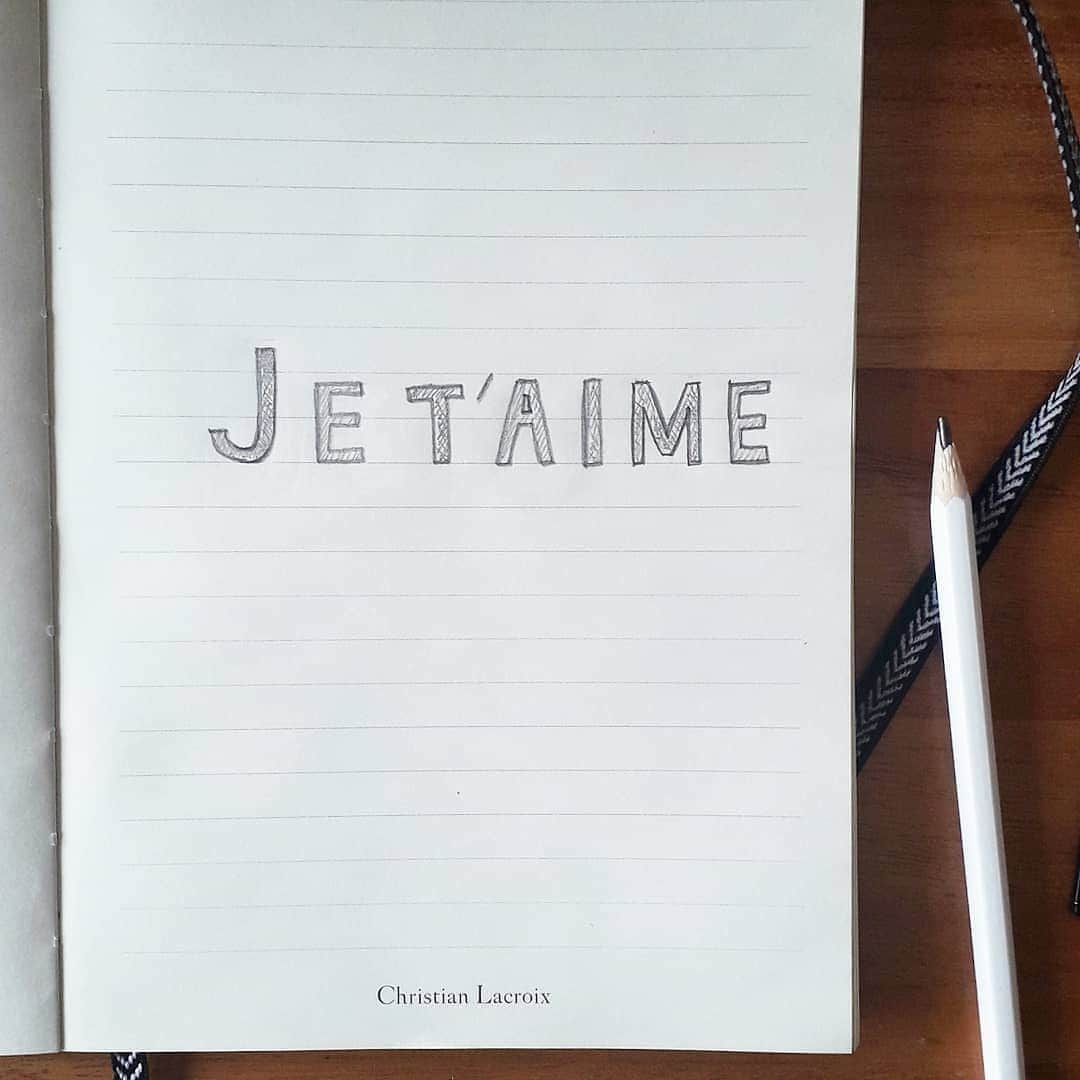 倉岡晋也のインスタグラム：「Je t'aime ✓ les villes, la culture et l'ambiance de #paris いつかの夜にセーヌ川沿いを散歩していて、腰掛けた橋の向こうにボヤリ見えたノートルダムの夜景が綺麗すぎて。。 凱旋門から放射線状に整備された街パリの丁度真ん中にノートルダム大聖堂があります。１世紀ほど前に100年近くの年月を掛け造られた建造物… とてつもなく長い歴史と強いストーリーの遺産が整然と風景に溶け込むパリ。 ロマンチックにならざるおえない、この街が好きです。寄付金問題で様々言われてますね。 また元の姿に戻る事を願ってます....」