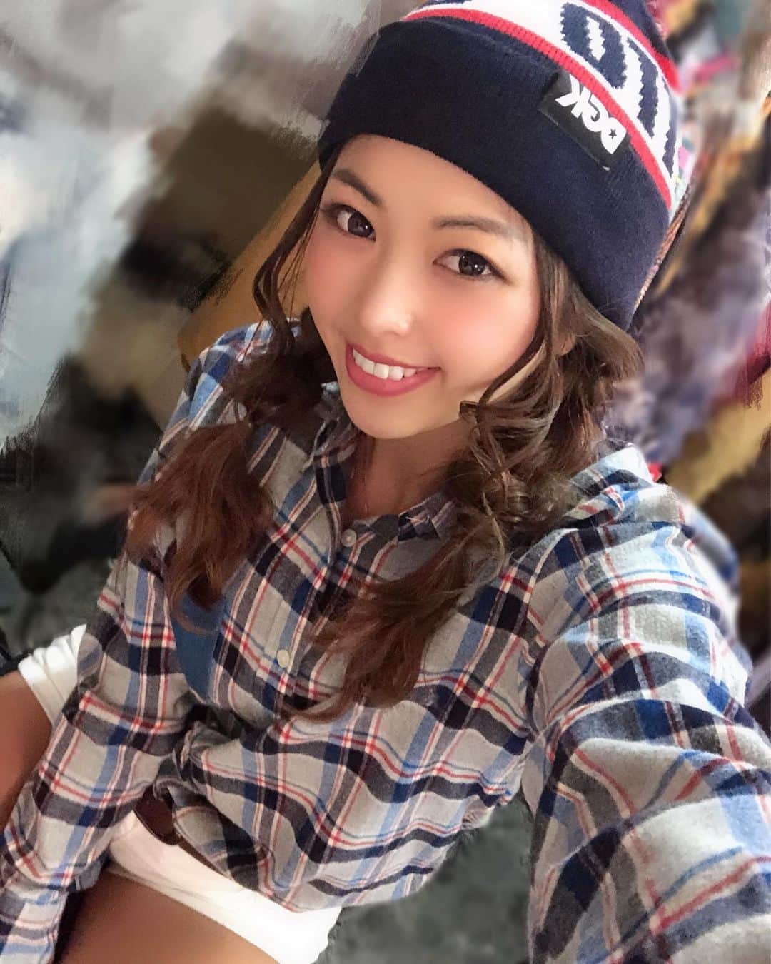 あおい夏海さんのインスタグラム写真 あおい夏海instagram こんにちは 今日も一日がんばろう おはよう カジュアル カジュアルコーデ ニット帽 太もも 三つ編み 三つ編みアレンジ チェックシャツ 春コーデ サーフガール ファッション 今日の