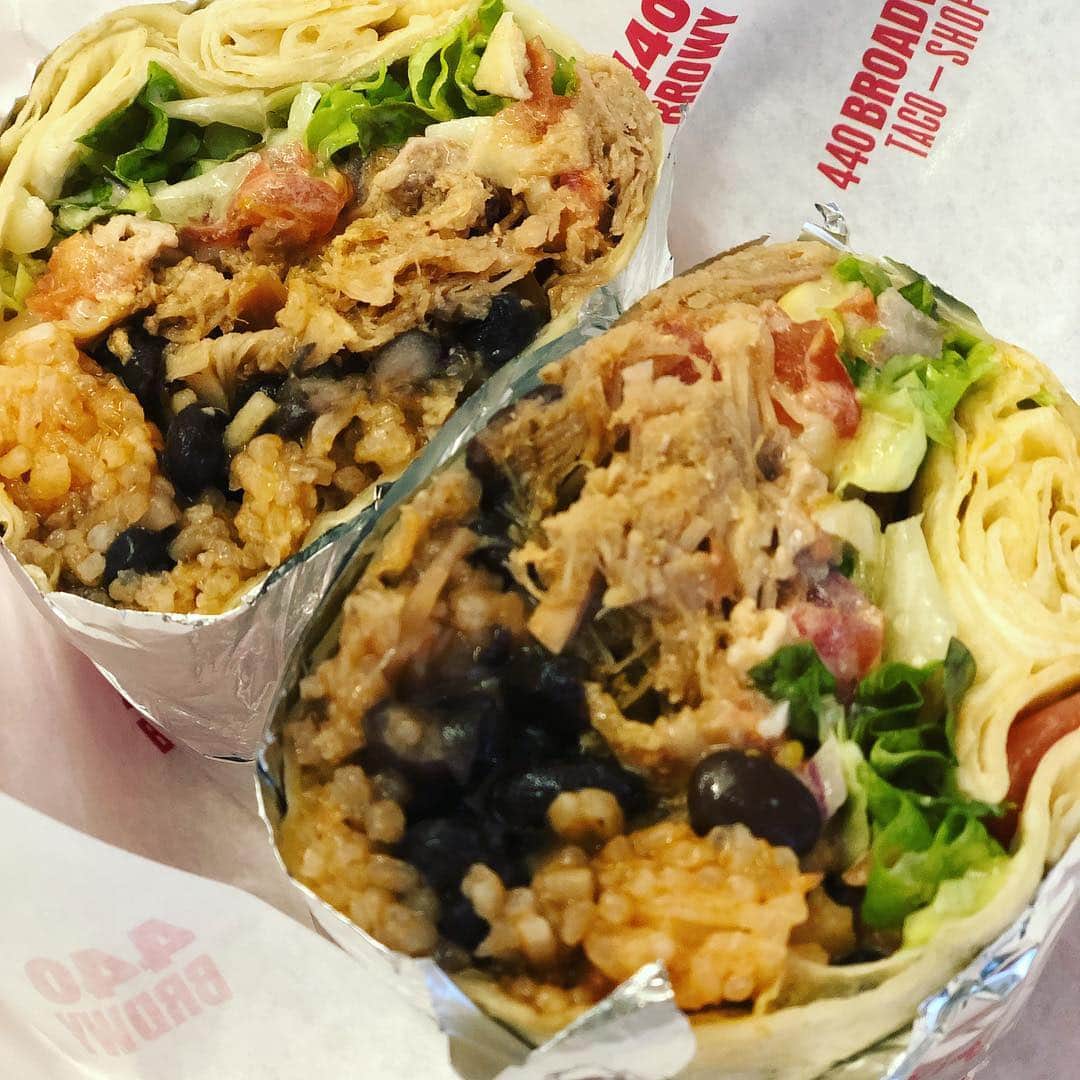 木下ココさんのインスタグラム写真 - (木下ココInstagram)「@440broadway_taco_shop 🌮OPEN👏♥️ そえちゃんおめでとう㊗️ これからは売り切れを心配しないで夜までタコスが食べれるなんてうれしい〜😘👏👏 ・ #ごちそうさまでした♡ #タコス #ブリトー #タコトラックは売り切れちゃうから夕方前がおすすめです♡」4月17日 12時54分 - cocot_chan