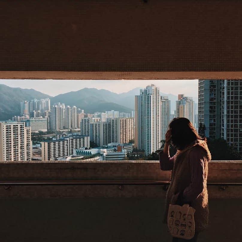 Discover Hong Kongさんのインスタグラム写真 - (Discover Hong KongInstagram)「A Hong Kong travel tip: find a vantage point to take in Hong Kong’s stunning cityscape. 香港旅遊點子，找一個高點，欣賞獨一無二的都市美景。 香港旅行のおすすめ：香港の絶景を眺められるスポットを発見しよう！ 📷: @tomchannnn #DiscoverHongKong #repost」4月17日 13時09分 - discoverhongkong