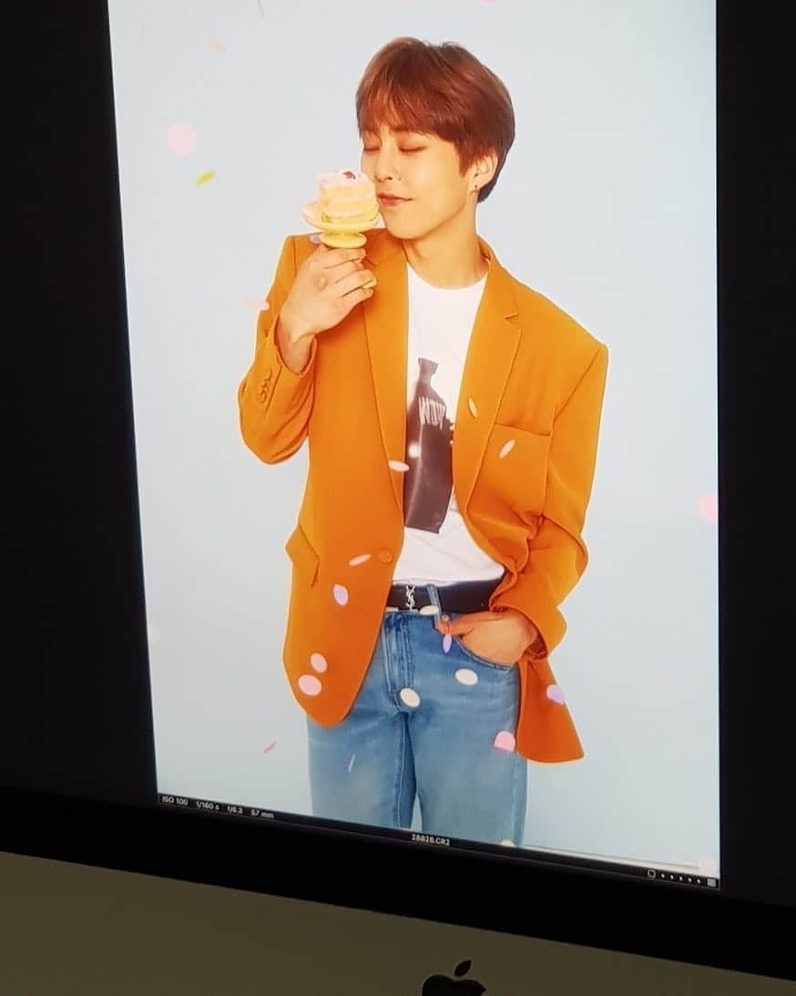 のインスタグラム：「'Xiuweet Time' 달콤,행복,기대,떨림,감사 🌼🦋🍭」