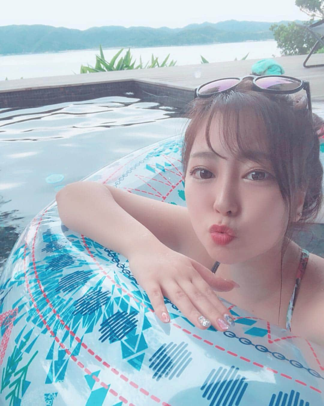 福井柑奈さんのインスタグラム写真 - (福井柑奈Instagram)「奄美大島⛱ . 来月は沖縄に行くよ😆💓 今回はまだ寒くてビーチには水着で行けなかったの😭 だから海を見ながらのプール⛱ . 来月は焼くことができそう^ ^ (身体だけねっ) また前回みたいになるのかなぁ、、笑 楽しみだー⤴︎⤴︎ . #鹿児島 #奄美大島 #ネストアット奄美ビーチヴィラ #ビーチ #水着 #プール #来月 #沖縄 #また来ます #❤️」4月17日 13時24分 - kanna_fukui